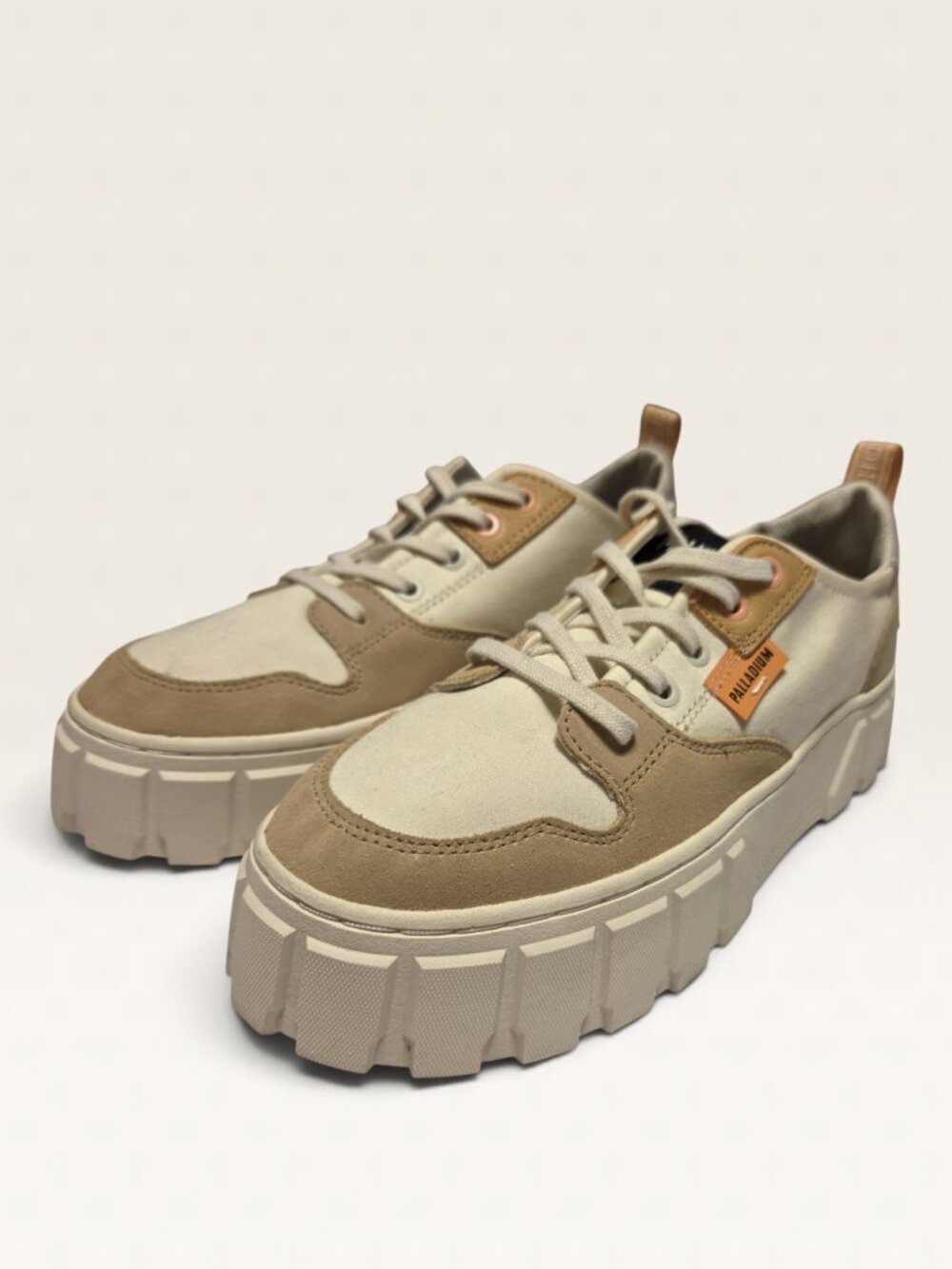 Palladium Pallatower Lo Chunky Lug Platform Sneakers Tofu Beige 8.5
